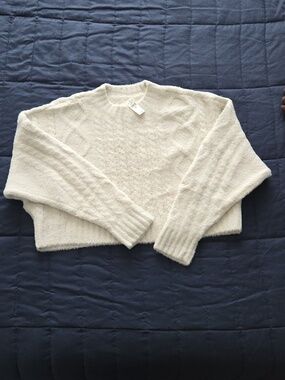 NWT Aerie Cream Fuzzy Cable-Knit Cropped Sweater - Size M